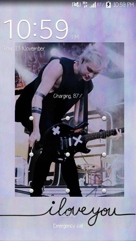 Michael Clifford lockscreen!
RT and I'll dm it to you!(: