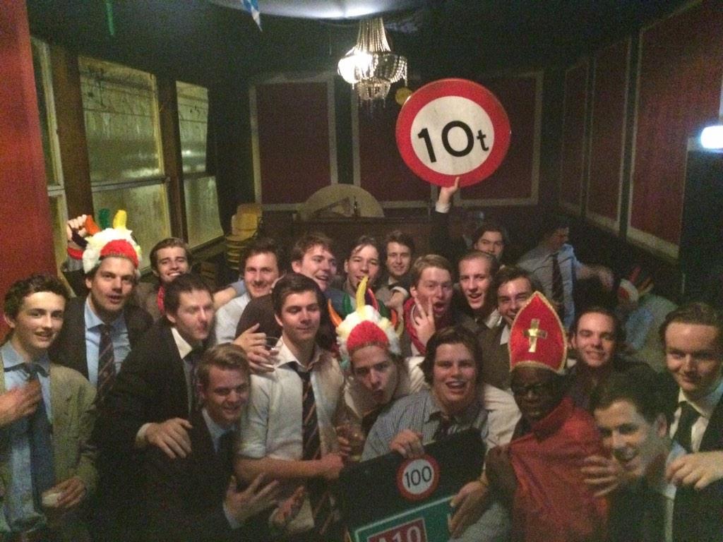 TRAFA-SINT is binnen met zijn WITTE PIETEN.