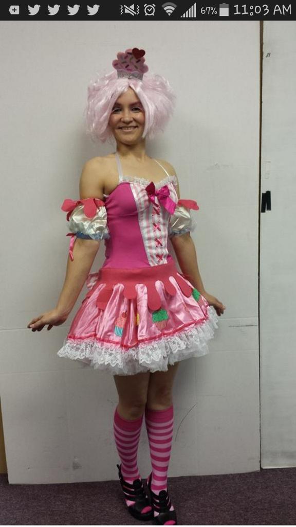 Minmoo06's tweet photo. The costumes what we wore and a Halloween show at Chilly Bombers. http://t.co/q4gMBYTwbP