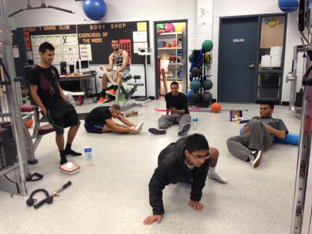 MegDonaldson3's tweet photo. Powerlifting team get'n their mobility on #mobilitymatters #slssstrong #powerlifting #boysarerolling #girlsarelifting http://t.co/ucF13lifUw