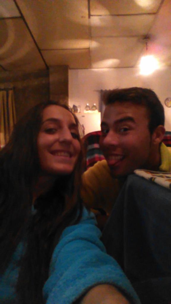 beeleenpozo's tweet photo. Y de.nuevo con mi bata jaja super enganxadosva gh.@diente24 me encanta los jueves te quiero http://t.co/TpC2MVKcCE
