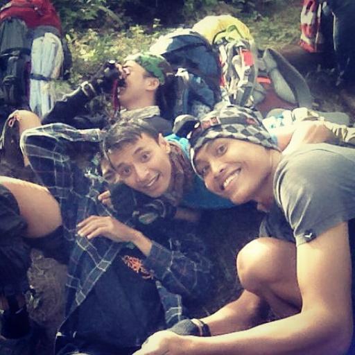 dhisade's tweet photo. Wangi "@Djarot_1: Gah kelekmu mambu kui kep RT @dhisade: Pose ne ngene neh yo @agusdwiyono Djarot_1 @naimkhanifun http://t.co/ijmVpRdRJK"