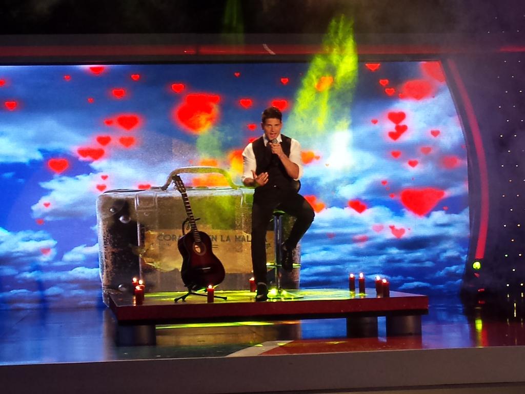 tcsoyelmejor's tweet photo. ¡Dale RT y canta "Corazón en la maleta" junto a @JonAtrevidoTC! El "Dulce de Leche" hace que #EcuadorSeAtreve. http://t.co/f9bZZOgzgv