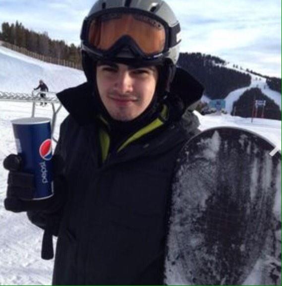 gaitaslosarcos's tweet photo. Les presento a @JonathanMoly uno de nuestros artistas para el XVI Festival de Gaitas.No se lo pierdan este #22Nov2014 http://t.co/u7NaGqzEHq