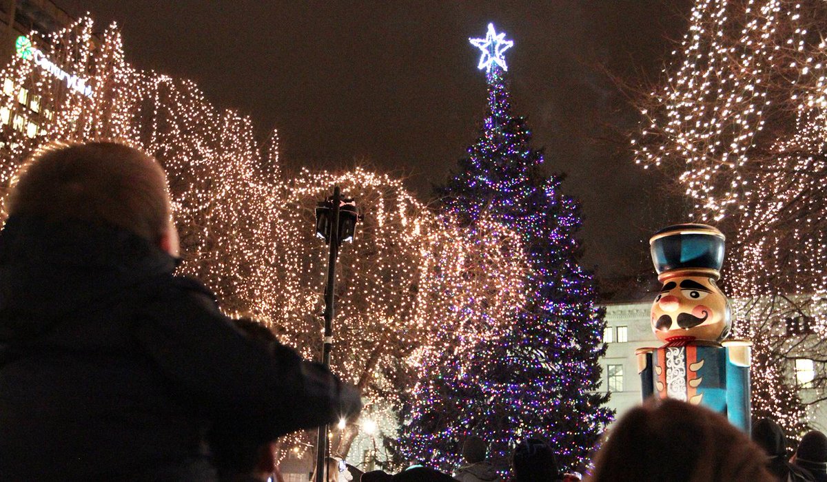 PioneerPress's tweet photo. Thanksgiving weekend events in downtown St. Paul will include a European Christmas Market. http://t.co/WtKIW1RSY0 http://t.co/OdjzjxXNbl