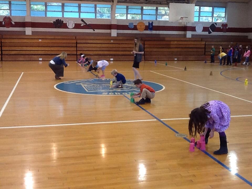 mharms7's tweet photo. Cup Stacking Relay at Pinehurst Elementary School! Go Dolphins! @ashlee_ciccone @SpeedStacksInc #2014STACKUP, http://t.co/XQNKBiCgcG