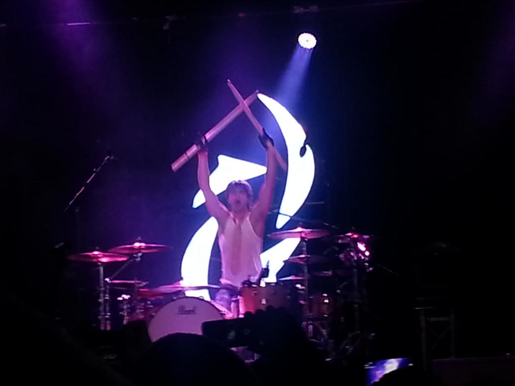 crjreads's tweet photo. Halestorm!! Freaking amazing as always! :D #daughterofdarkness #ornlintern http://t.co/0xJu29uKYe