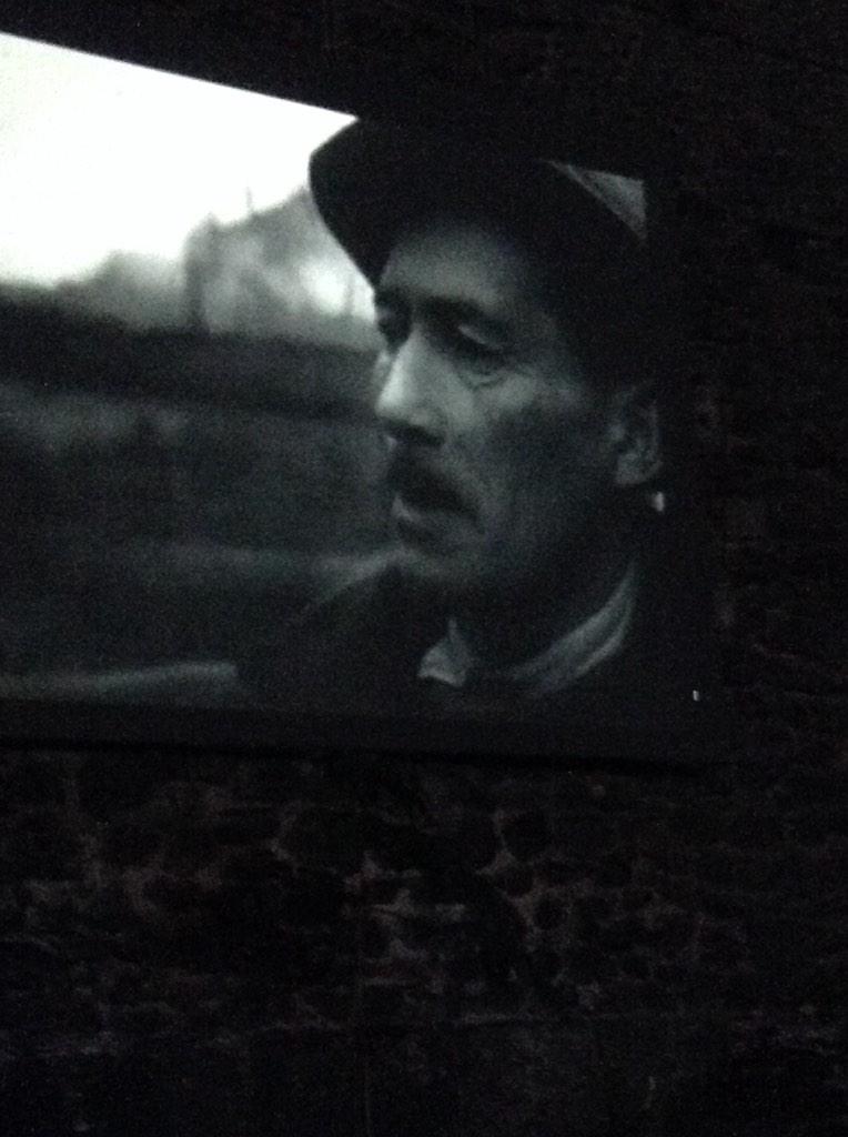 cdxt's tweet image. Del Fierro habla del único caso en Chile de crear una Escuela de Guerrilla, el cual ella estudia desde hace un tiempo