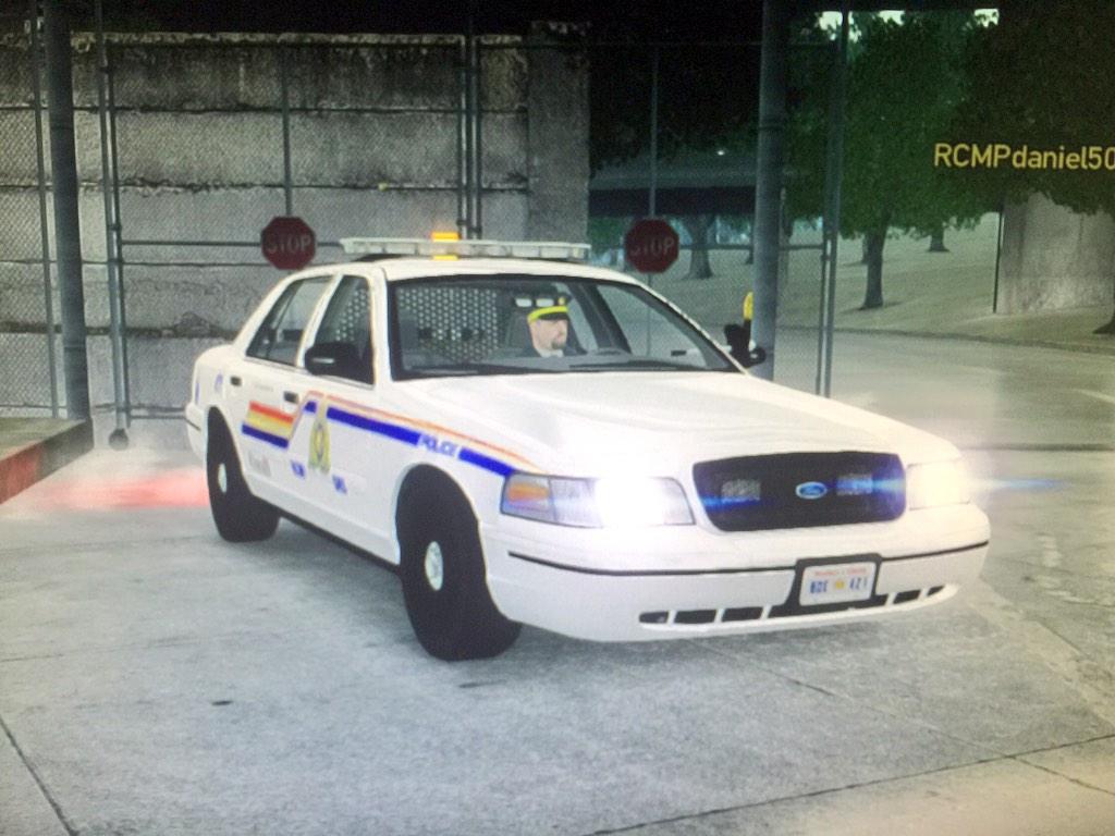 MG_Lomax's tweet photo. @MountiesGaming patrolling the airport this evening, it's raining today so drive carefully out there! #MountiesGaming http://t.co/0uJD4in5g2
