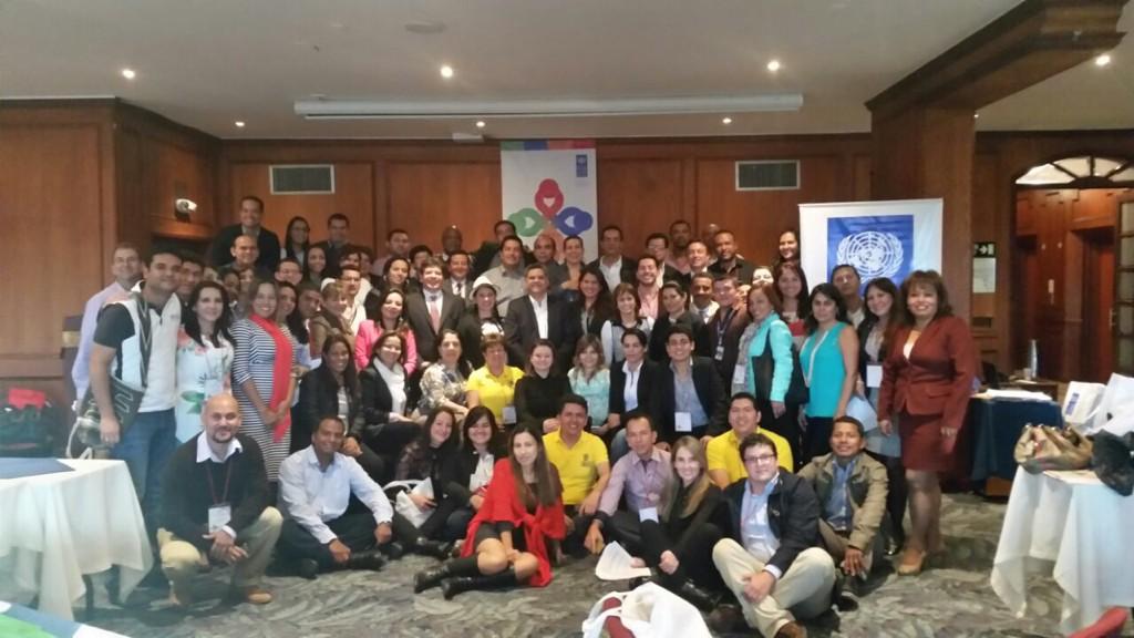 dianexgutierrez's tweet photo. #redcemprende @PnudColombia Culmina con éxito el IV Encuentro, 20 centros suscribieron acuerdos de voluntades http://t.co/E95ZMHrHfk