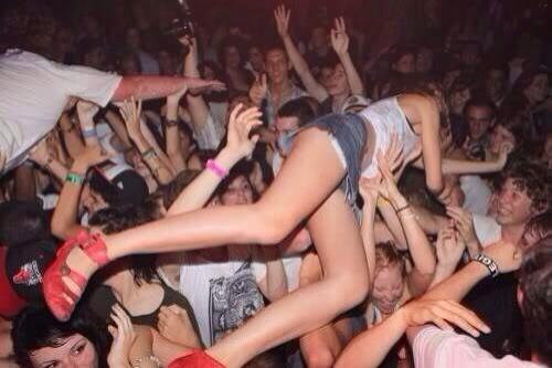 ToDoThisSummerr's tweet photo. Top 10 Party Schools your parents PRAY 🙏you don't get into😂😱  http://t.co/3p8wvMTP7a http://t.co/rY2DIebfBd