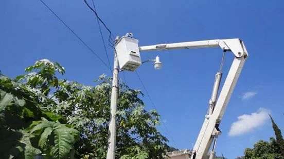 GobiernoTepic's tweet photo. Hoy Servicios Públicos Municipales de Tepic rehabilitaron luminarias en colonias Benito Juárez y Justino Ávila Arce http://t.co/LkdYqfFQbi