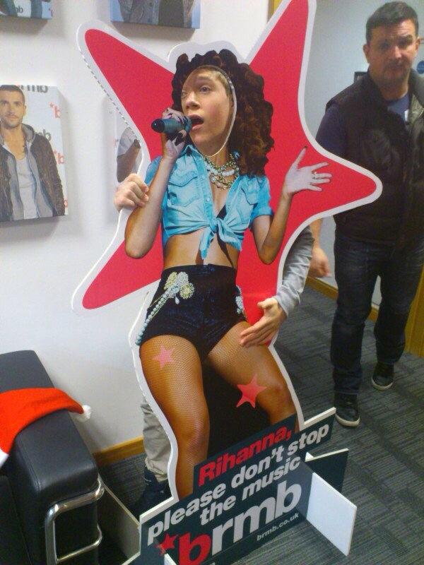 niall_unleashed's tweet photo. #tbt to when I went and posed as #Rihanna I totally made it work by the way! @rihanna http://t.co/DOYSH3CnCp