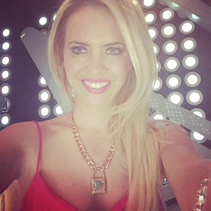 Selfie en @BenditaOk http://t.co/ZJshLmQGdW