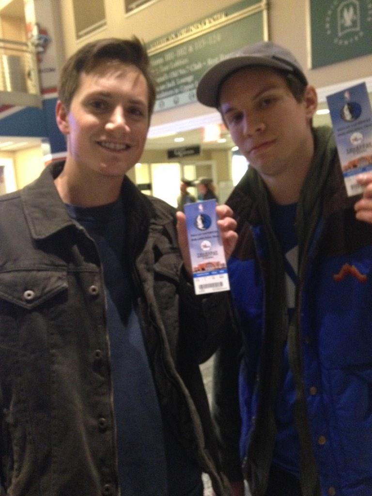 dallasmavs's tweet photo. It pays to be late! #MavsSeatUpgrade #DALvsPHI http://t.co/njlOKrcLNv