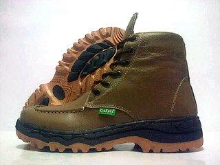 Hilinkshoes's tweet photo. Kickers boots size 40-44 250k  (blm ongkir) minat? invite pin 7D2EAB0F/08969973614 http://t.co/hXNG04jb7G