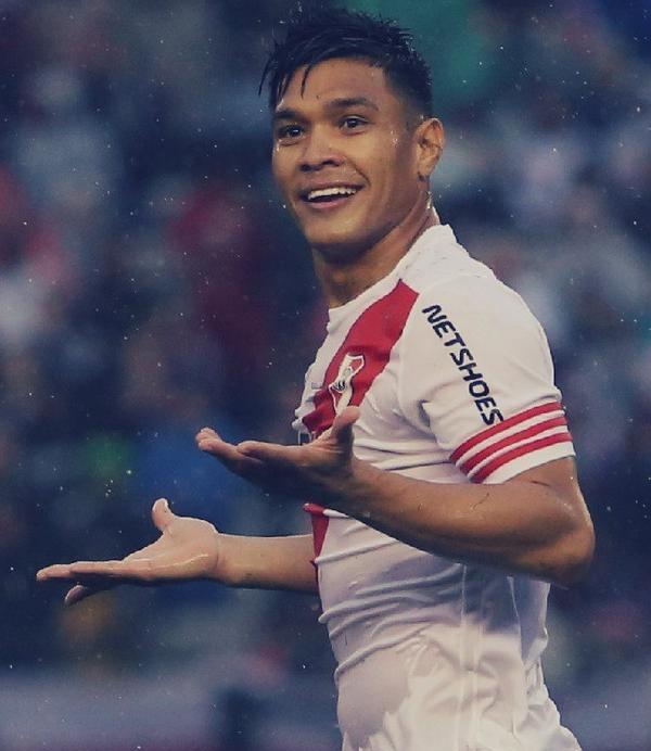 Tantas veces,
tuvimos que estar separados
y sentir
que a pesar de la distancia
sentimos lo mismo
en cualquier momento