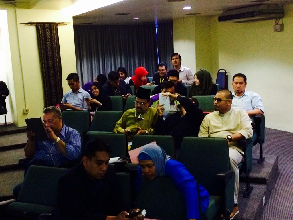 estiaamy's tweet photo. Learning the basic and effective way to tweet! Be sure it's engaging! @LPPKN http://t.co/j9Q56Qc2lc