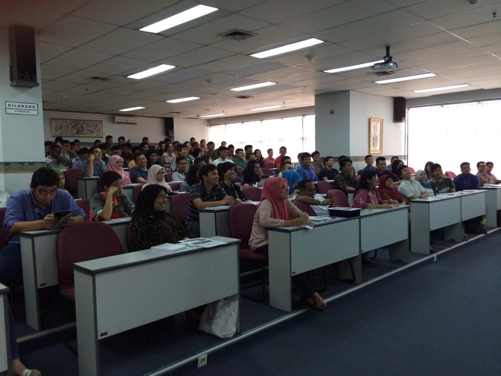 BUMAofficial's tweet photo. Now!! Kuliah Umum Univ Trisakti gedung D lantai 7. Simak trs y materi yg disampaikan! Akan ada quiz selanjutnya.. :) http://t.co/dhoE38CCZ5