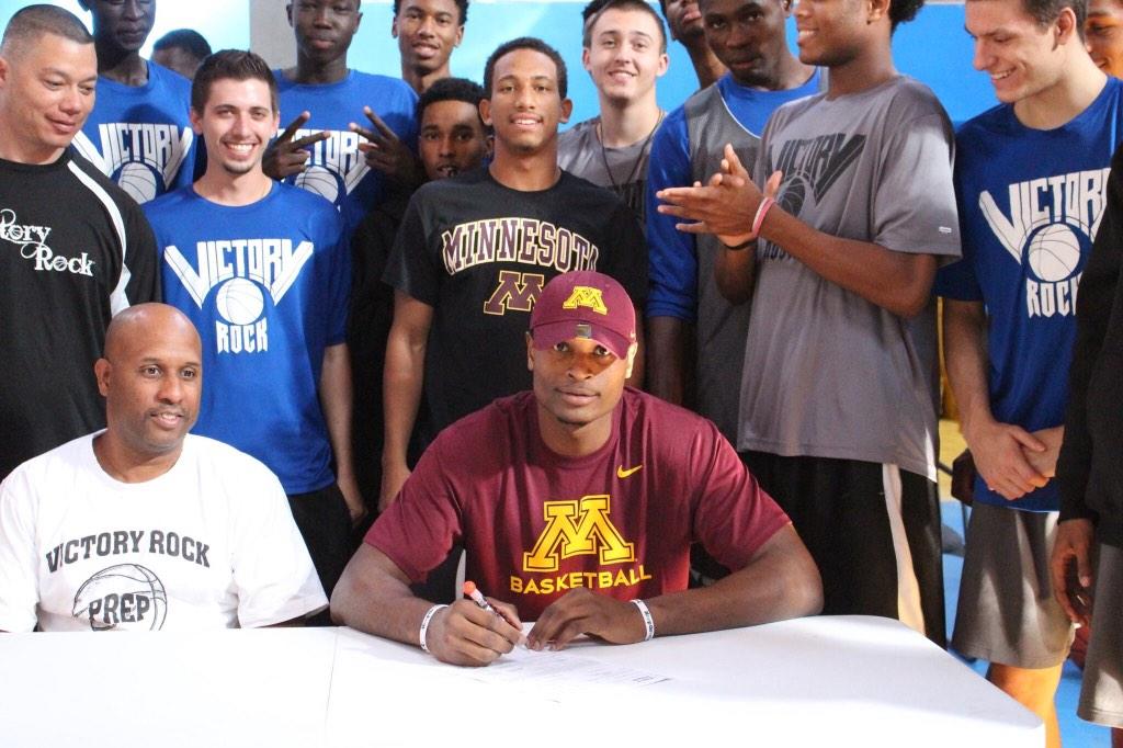 Bigbrothers2k3's tweet photo. Officially signed with University of Minnesota🏀#Gophers #hardworkneverstop🏀Happy&excited to be part of the family!✏️📋 http://t.co/uCOFzg6fZE