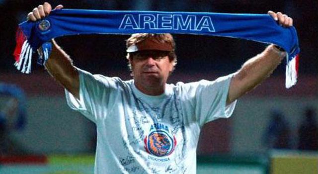 we_aremania's tweet photo. Malam" gini gakda salahnya nyimak #SejarahArema Hari Ini 14 November
http://t.co/CtZ0r5PXaF | http://t.co/cAB2CCqADX http://t.co/JkmaaqLCIs