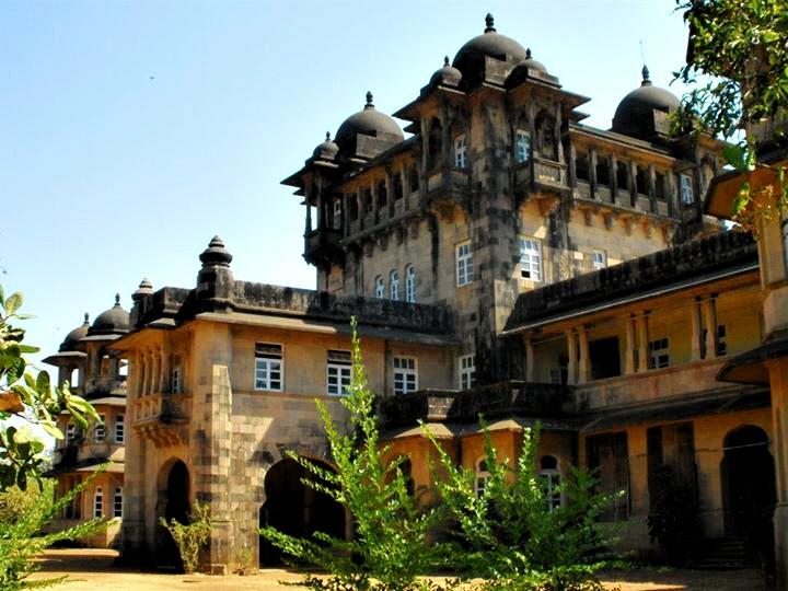 mnikam1976's tweet photo. #Jaivilas Palace @#Jawhar,former tiny tribal Princely State in #Palghar Dist, also known for #Warli paintings #India http://t.co/YUforMPN6V