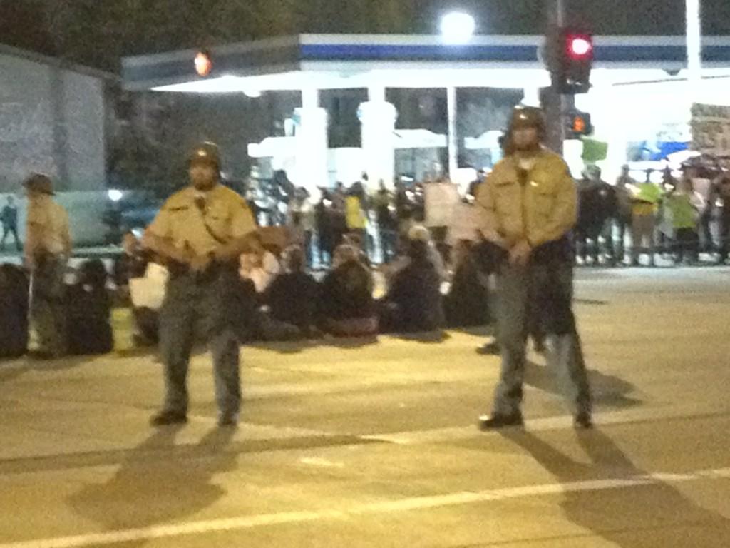 MariaForRespect's tweet image. #walmartstrikers&amp;amp;police