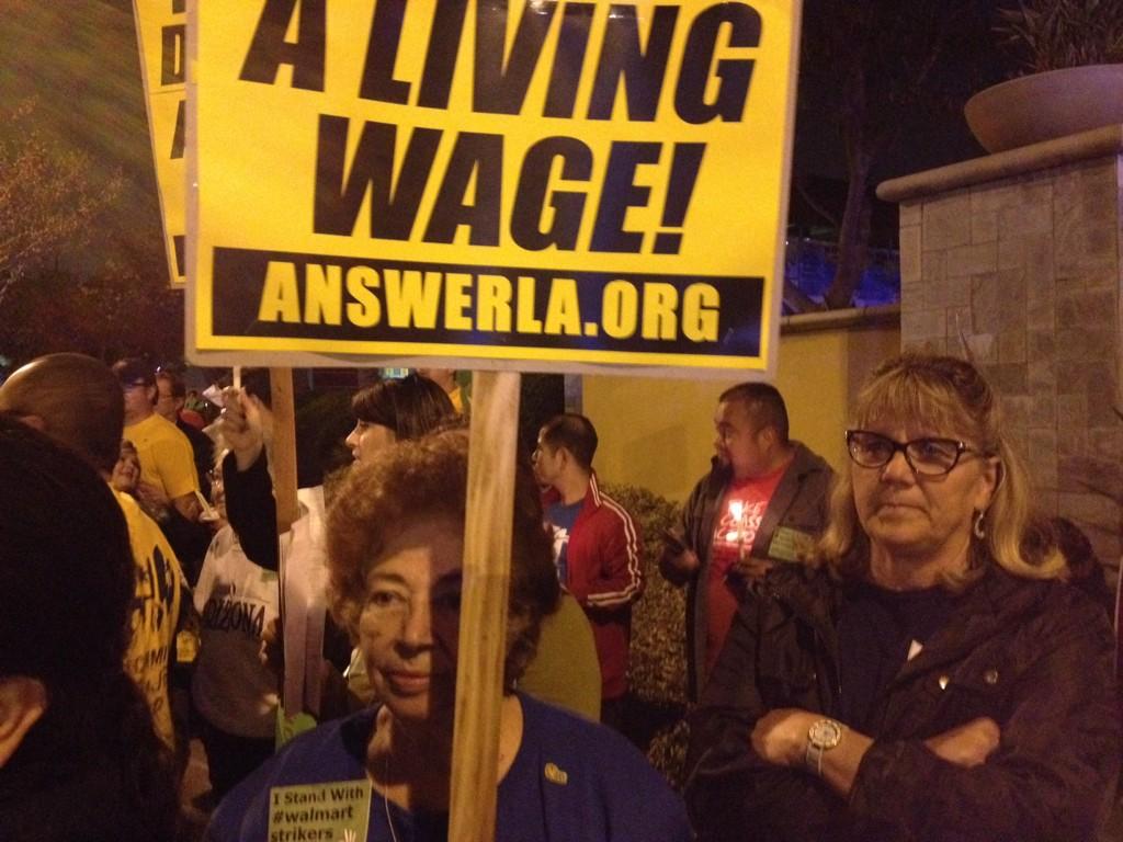 MariaForRespect's tweet image. #walmartstrikers