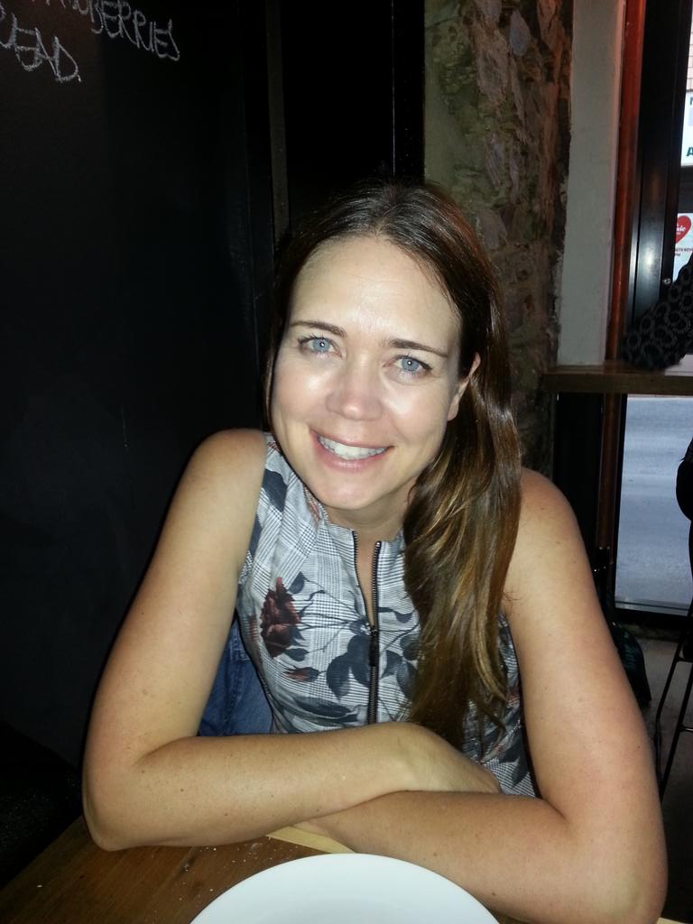 Cave_man_Dave's tweet photo. Happy anniversary darling. Still as beautiful as the night we met. #EyreHotel http://t.co/OzMFbz0vLM