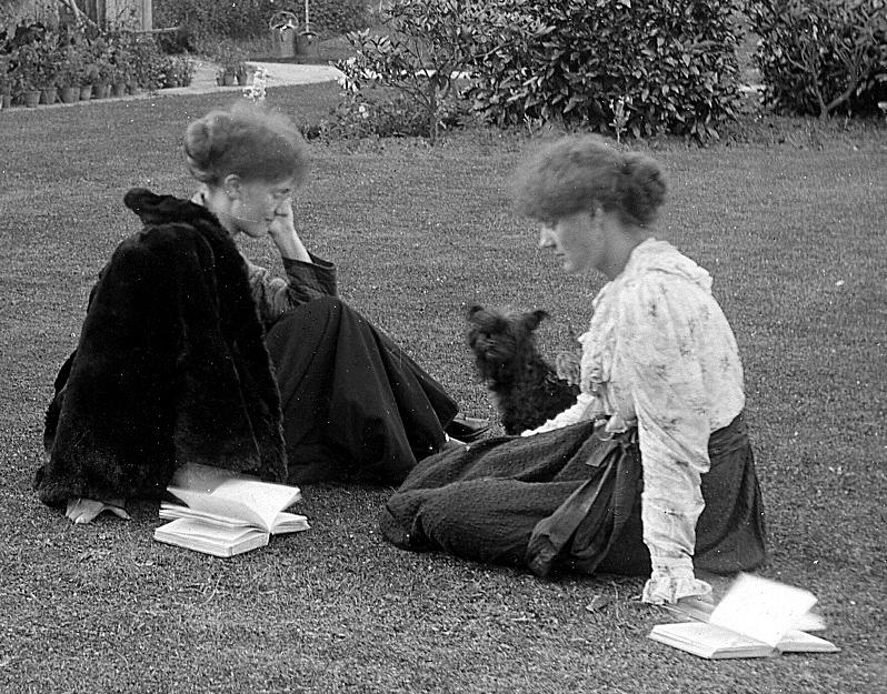 LissadellHouse's tweet photo. #ConGoreBooth and her sister #EvaGoreBooth with their dog "Satan", relaxing in the spring sunshine in Kent, 1896 http://t.co/VCtsG6JQJ4