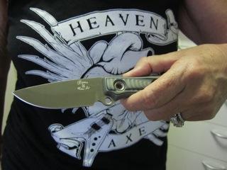 GingerWhite100's tweet photo. V excited I have a new knife! It's @BusseKnifeGroup Game Warden. It looks great with my @heaventheaxe singlet #knife http://t.co/V1d2fRdpn8