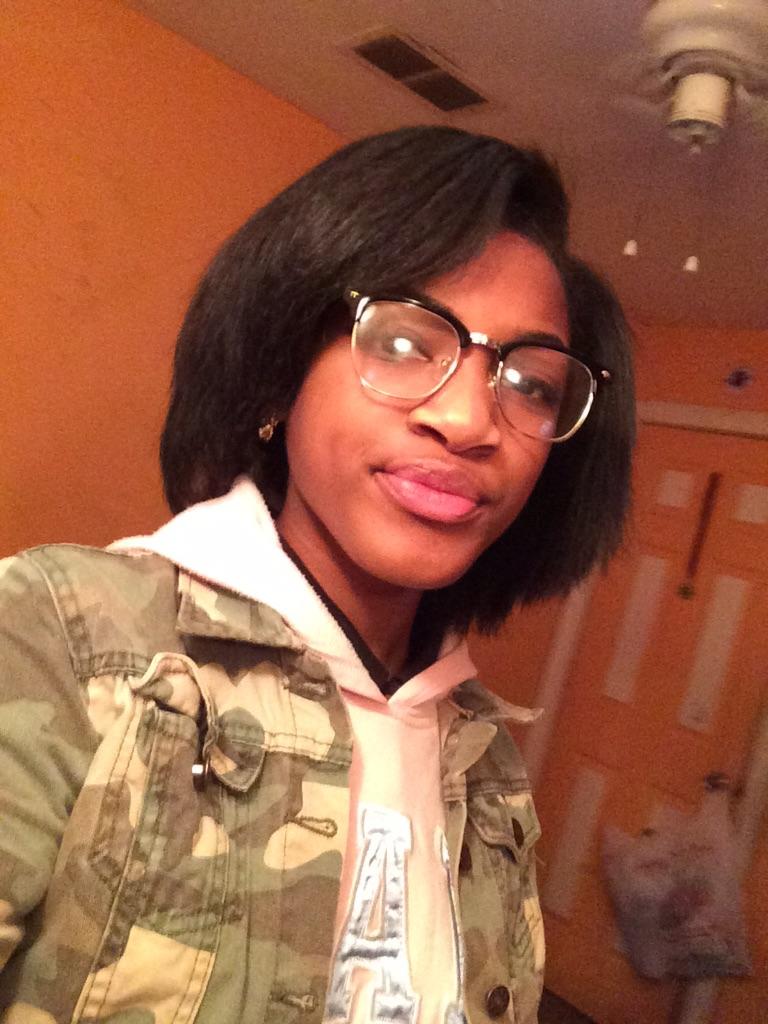 JShequira's tweet photo. #b4school #imeinsteinwhentheseglasseson:) http://t.co/tMaQpe1XOi