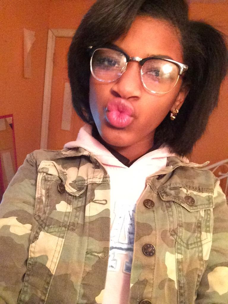 JShequira's tweet photo. #b4school #imeinsteinwhentheseglasseson:) http://t.co/tMaQpe1XOi