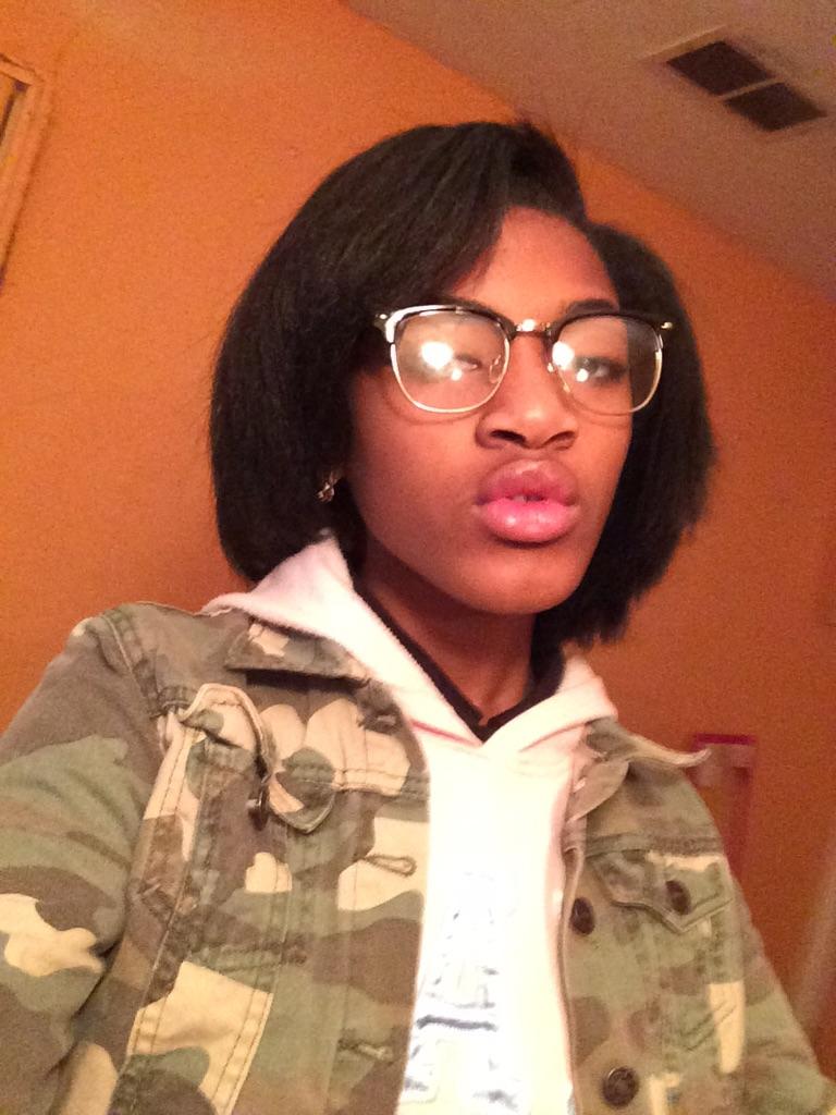 JShequira's tweet photo. #b4school #imeinsteinwhentheseglasseson:) http://t.co/tMaQpe1XOi