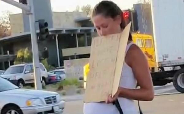 free_capitalism's tweet image. This #panhandler teaches us why you can't always trust what you see: tinyurl.com/n5jp7gr #News #Capitalism