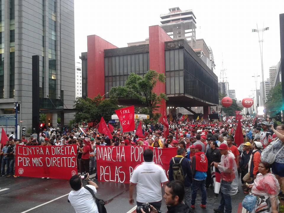 PersonalEscrito's tweet photo. #Brazil: 15,000 ppls march for popular reforms &amp; against wing-right #SP #N13 http://t.co/p3m35lbRRK http://t.co/p6lEsMpQeB via @NewsRevo