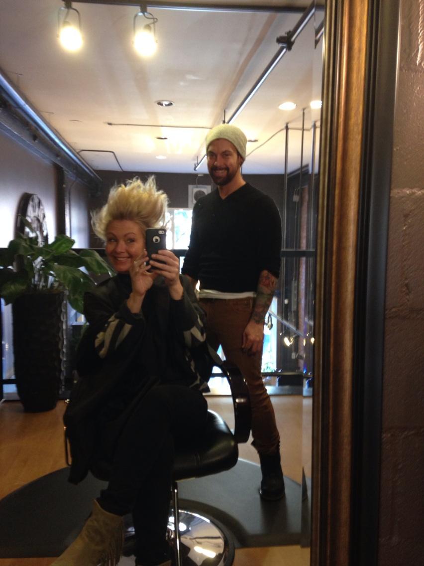 laurence_mira's tweet photo. Learned a lot about back combing today thanks to @dwanedoeshair at @dmandcompany !  #basebreak #noyellow http://t.co/9ehlPGmNEf