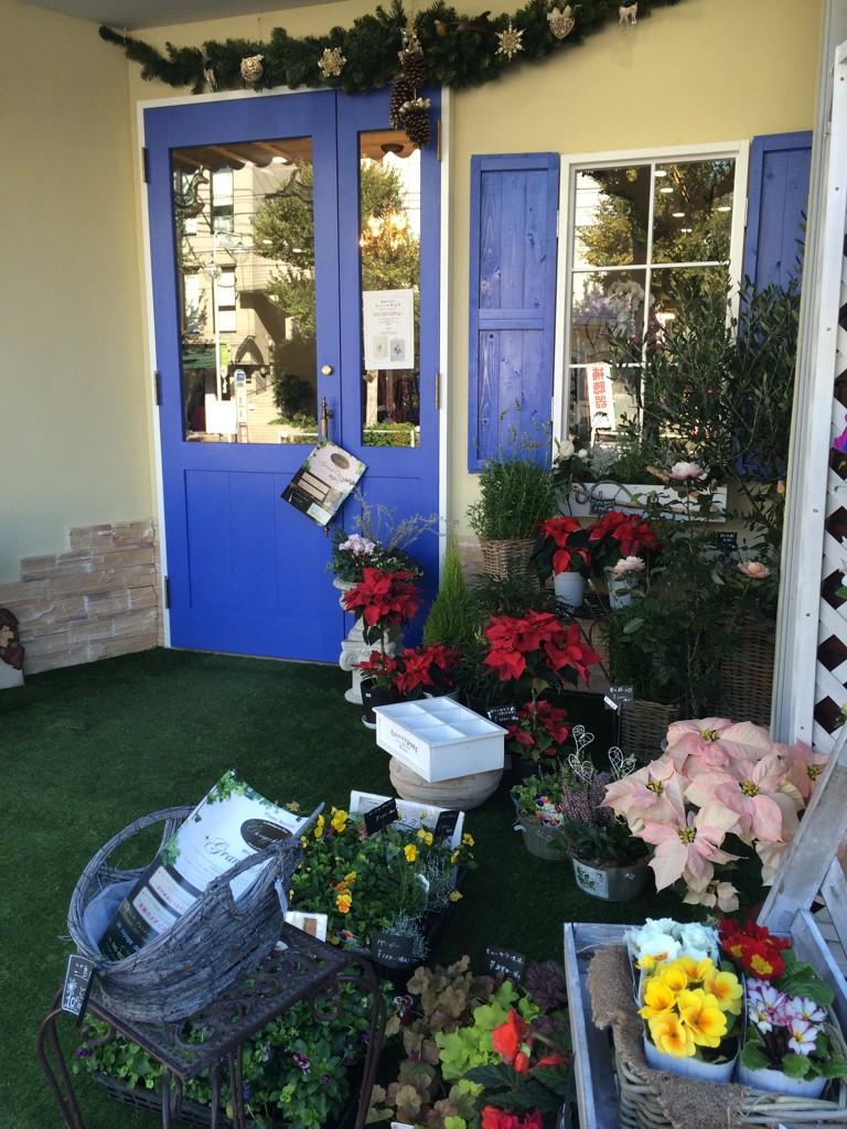 花時間 たまプラーザ駅から徒歩3分 11月4日にオープンしたばかりの花屋さん アンヴォヤージュドゥフルール さんにお邪魔してきました 南仏プロヴァンスをイメージした店内はとてもおしゃれ 南仏の雰囲気を味わいに 訪ねてみてはいかが Http T Co