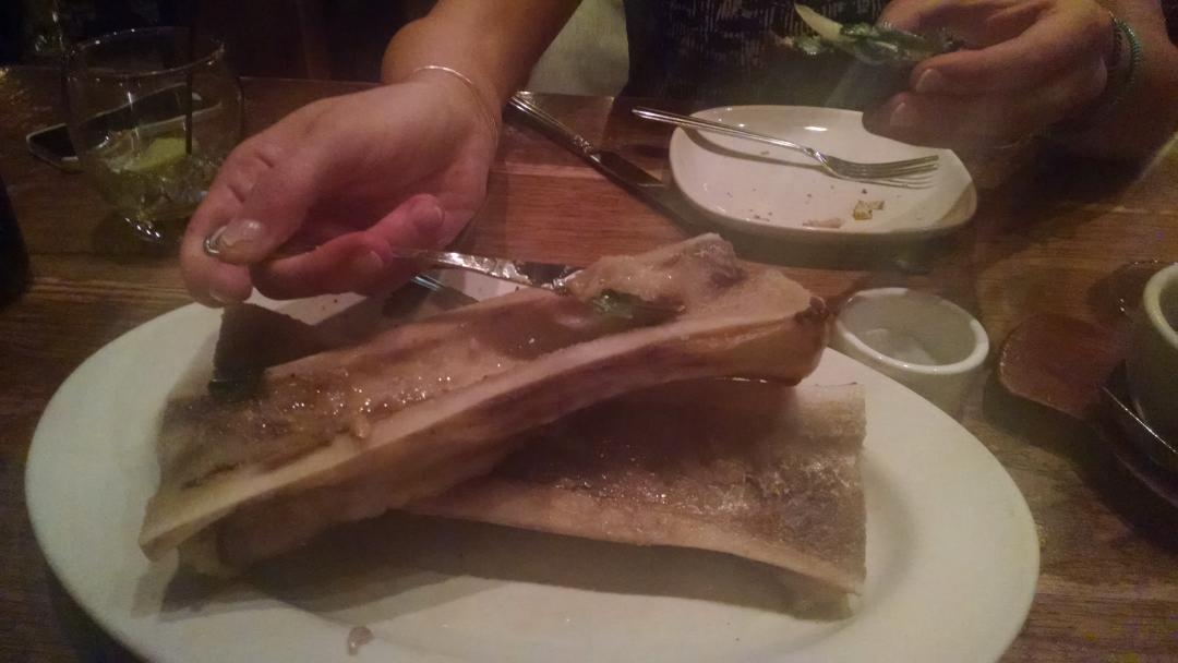 RotioFood's tweet photo. Dinosaur #bonemarrow at @ThePigChicago with @Kadibug #headtotail #useitall #carnimore #fiiaahhh http://t.co/dpIe2dc7dh