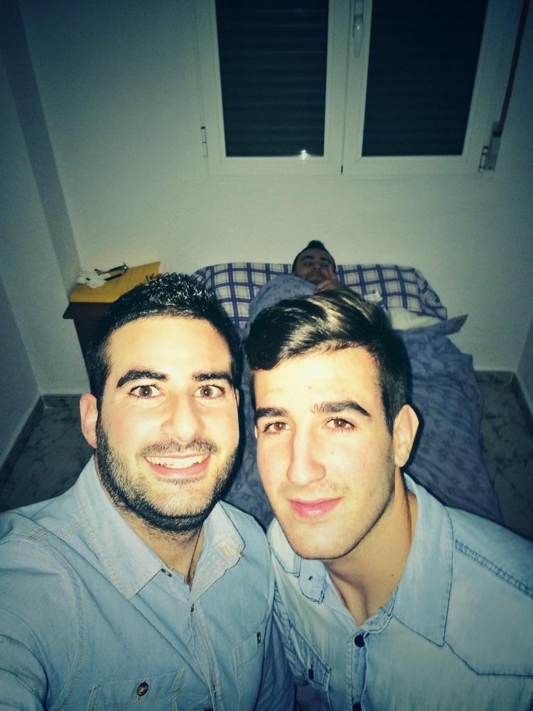 franciscod92's tweet photo. Nada cómo que te despierten a las 6:15 con un salto del tigre. Buenos días!!! "@SergioGazquez y @SParraM92 " http://t.co/bHdWXRYA2P"
