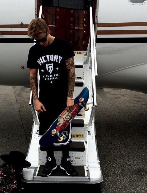 ameezyftbizzlex's tweet photo. He looks so damn good omg http://t.co/HpALStgGo8