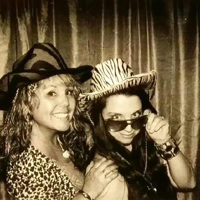 KerriPom's tweet photo. Photobooths are always fun.. #redcarpetpics #girlsnight #singlemomplanet http://t.co/YJfE7uqlAc