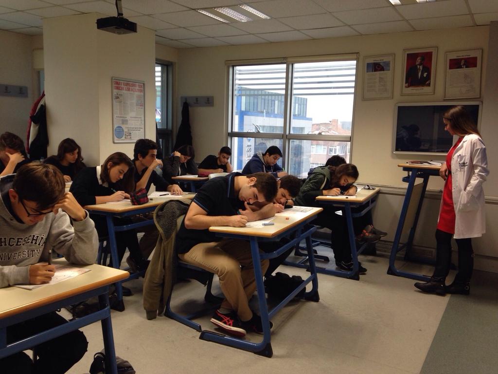 Kur programının ilk kısmı bugün olan ÜGDS denemesi ile son buluyor. 2.kur dersleri Pazartesi başlıyor.