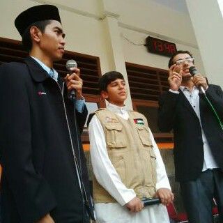 Trasnlater, Husein, dan Muhammad :)