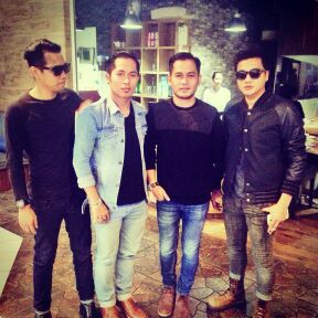 JIRO_ID's tweet photo. JIRO at Panggung Eksis TVRI @rama_manaf @opik_manaf @Faris_id @odealborneo http://t.co/vLohuvP7Kx