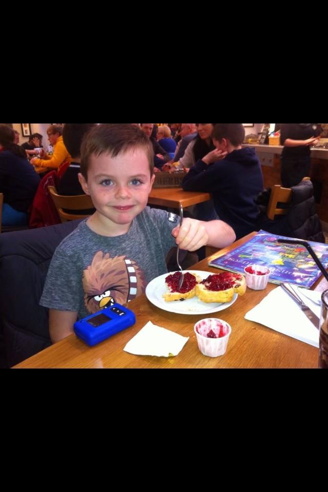 Oddsocks1912's tweet photo. World Diabetes Day, my son was diagnosed T1 age 3 #showingoffhispump  @DiabetesUK @animas http://t.co/fbXkIx0Atu