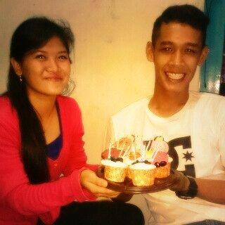 FitriniaMarta's tweet photo. Happy bornday semoks 21 barakallah :* muaaahhh #111114 mumumuaahhh http://t.co/hkYG9khWu0