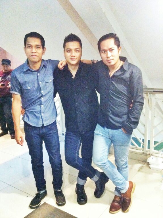 JIRO_ID's tweet photo. JIRO at Panggung Eksis TVRI episode 14 #Typing @rama_manaf @odealborneo @Faris_id minus @opik_manaf :) http://t.co/PgIxLoHyER