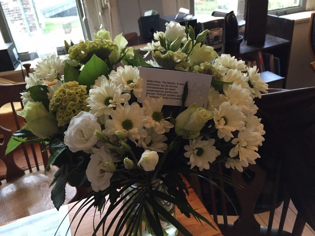 P_rood's tweet photo. @beebox_NL verkozen tot meest spraakmakende standhouder op de @achmea oriëntatiemarkt. Bedankt voor de bloemen! http://t.co/LujiPrsup3
