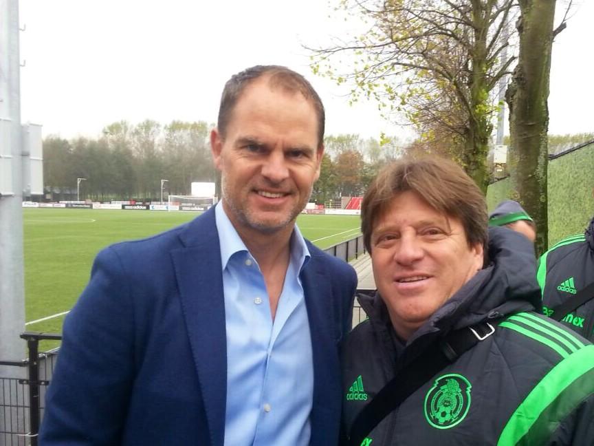AFCAjax's tweet photo. Mooie ontmoeting zojuist op de Toekomst tussen Frank de Boer en de Mexicaanse bondscoach Miguel Herrera. http://t.co/IrXDxQNO8y